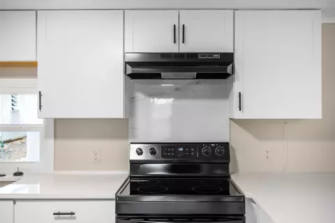 Kitchen - 41 Pine Hill Ln, Stuarts Draft, VA 24477 photo 6 of 9