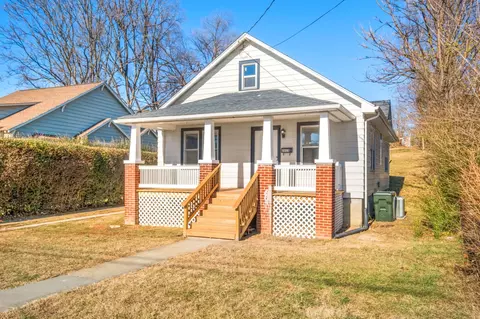 2015 W Beverley St W, Staunton, VA 24401