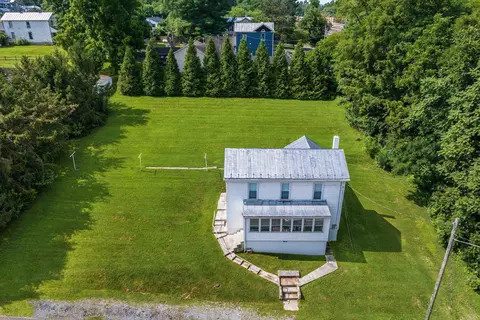 100 Junior Ave, Shenandoah, VA 22849 photo 2