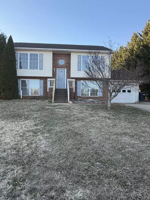 1421 Stonechris Dr, Harrisonburg, VA 22802
