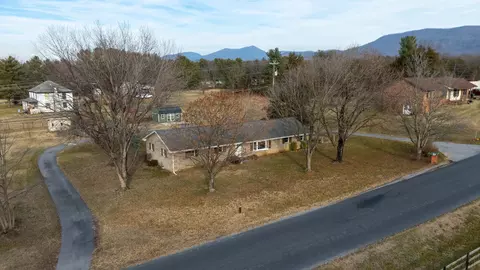 54 Thorofare Rd, Crimora, VA 24431