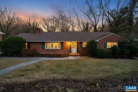 3558 SW Hartland Rd SW, Roanoke, VA 24015