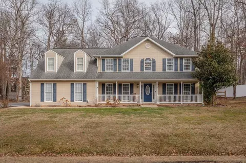 344 Arrowhead Ln, Stuarts Draft, VA 24477