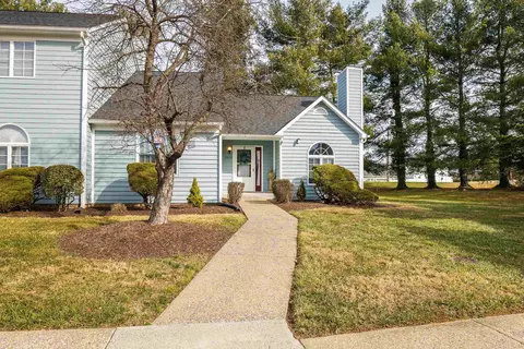 Exterior - 2015 Hampton Dr, Waynesboro, VA 22980 photo 2 of 10
