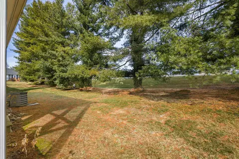 Exterior - 2015 Hampton Dr, Waynesboro, VA 22980 photo 8 of 10