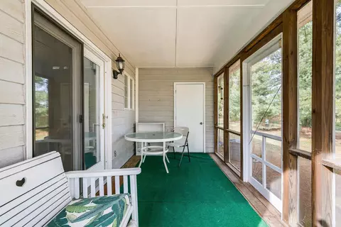 Exterior - 2015 Hampton Dr, Waynesboro, VA 22980 photo 7 of 10