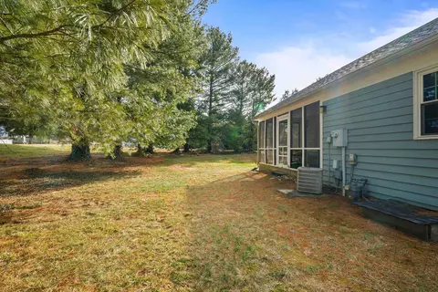 Exterior - 2015 Hampton Dr, Waynesboro, VA 22980 photo 9 of 10