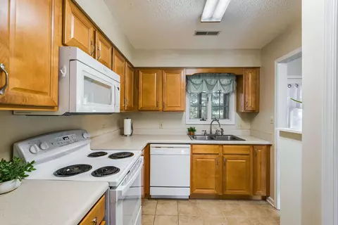Kitchen - 2015 Hampton Dr, Waynesboro, VA 22980 photo 2 of 3