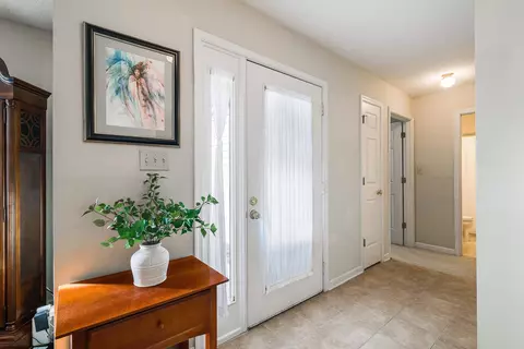 Entry Way - 2015 Hampton Dr, Waynesboro, VA 22980 photo 1 of 3