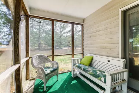 Exterior - 2015 Hampton Dr, Waynesboro, VA 22980 photo 6 of 10