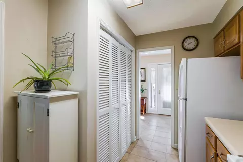 Entry Way - 2015 Hampton Dr, Waynesboro, VA 22980 photo 3 of 3