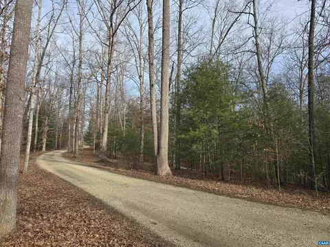 6 Runaway Ln, Stanardsville, VA 22973