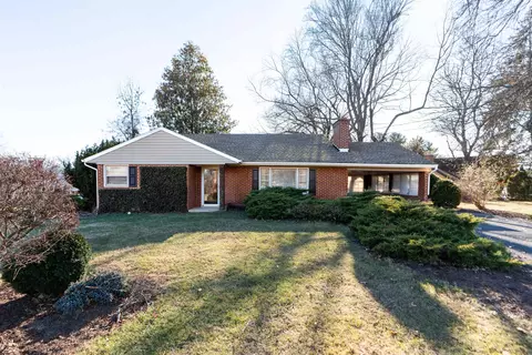 301 Valley View Dr, Staunton, VA 24401