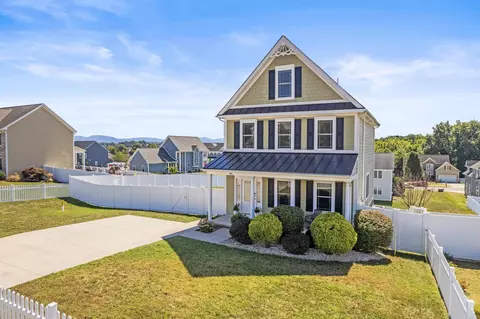 260 Windsor Dr, Fishersville, VA 22939