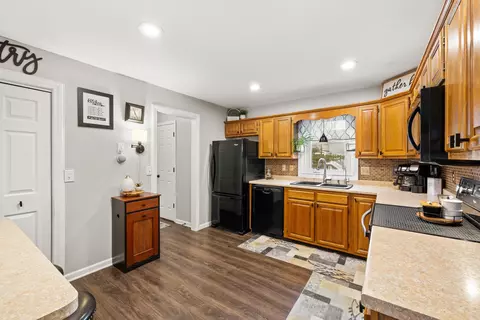 Kitchen - 113 Willow Dr, Dayton, VA 22821 photo 9 of 10