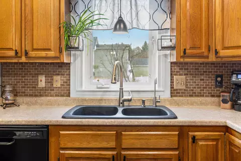 Kitchen - 113 Willow Dr, Dayton, VA 22821 photo 4 of 10