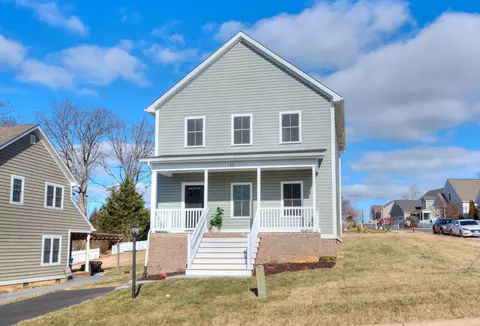 11 Topside Cir, Staunton, VA 24401