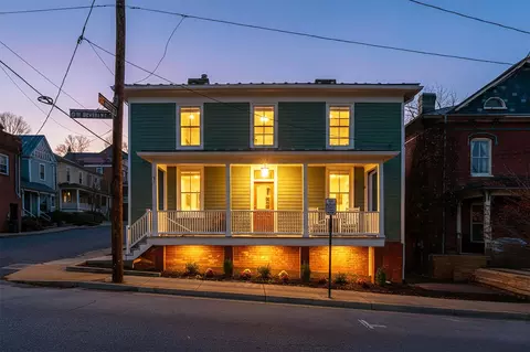 309 W Beverley St W, Staunton, VA 24401