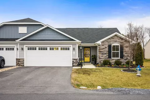 13 S Peak Dr, Mcgaheysville, VA 22840