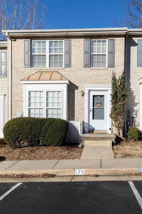 675 Stonewall Dr, Harrisonburg, VA 22801