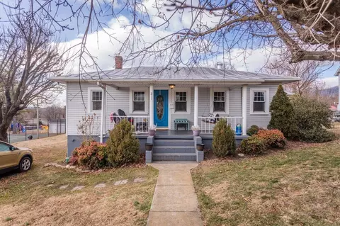 211 Second St, Shenandoah, VA 22849