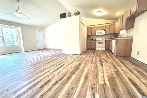 Living - 10 Loblolly Rd, Palmyra, VA 22963 photo 2 of 4