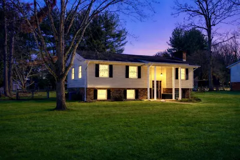 124 Forest Springs Dr, Stuarts Draft, VA 24477