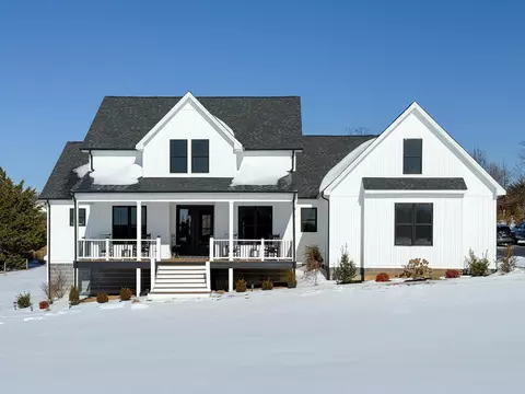 42 J Ranch Ln, Fishersville, VA 22939