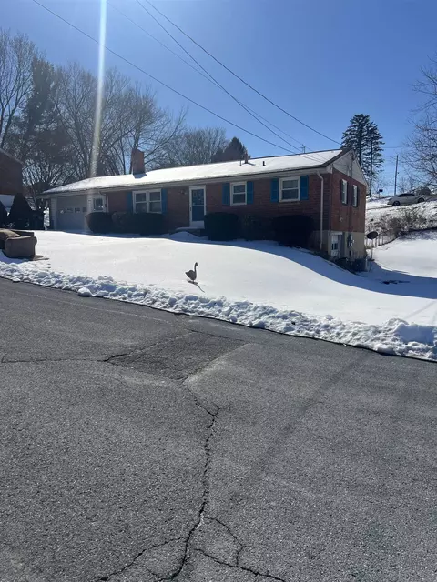 310 Commodore St, Staunton, VA 24401 photo 2