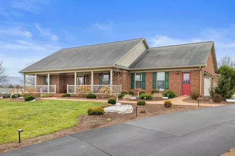 42 Lynn Cir, Stuarts Draft, VA 24477