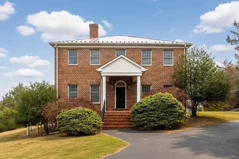 3 Walnut Valley Ln, Weyers Cave, VA 24486