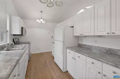 Kitchen - 6 Pinehurst Rd, Palmyra, VA 22963 photo 3 of 4