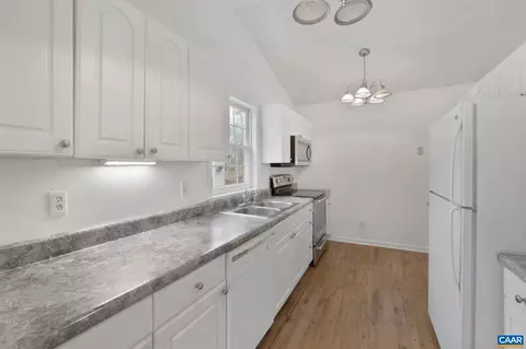 Kitchen - 6 Pinehurst Rd, Palmyra, VA 22963 photo 4 of 4