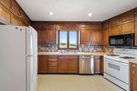 Kitchen - 355 Fairburn Rd, Mount Solon, VA 22843 photo 1 of 11