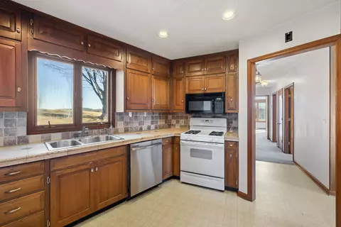 Kitchen - 355 Fairburn Rd, Mount Solon, VA 22843 photo 8 of 11