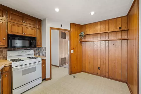 Kitchen - 355 Fairburn Rd, Mount Solon, VA 22843 photo 11 of 11