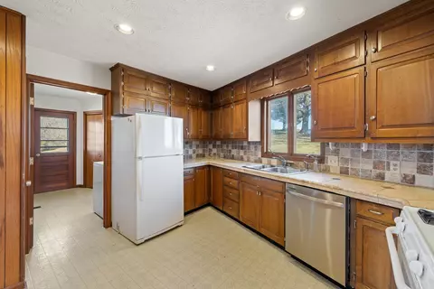 Kitchen - 355 Fairburn Rd, Mount Solon, VA 22843 photo 2 of 11