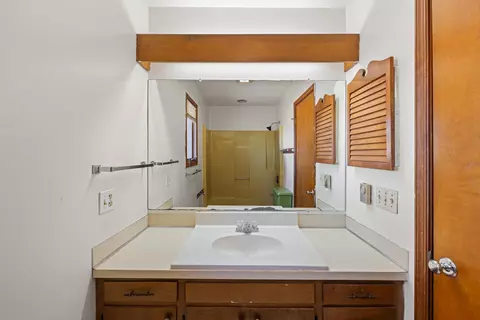 Bath - 355 Fairburn Rd, Mount Solon, VA 22843 photo 2 of 7