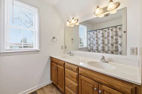 Bath - 620 Mason St, Dayton, VA 22821 photo 5 of 6