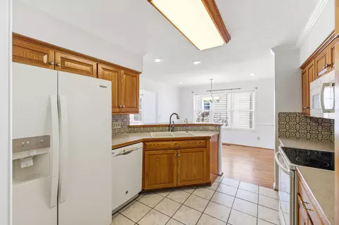 Kitchen - 620 Mason St, Dayton, VA 22821 photo 2 of 5
