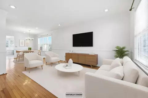 Living - 620 Mason St, Dayton, VA 22821 photo 4 of 5
