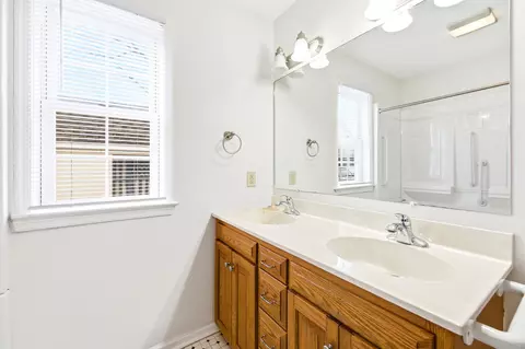 Bath - 620 Mason St, Dayton, VA 22821 photo 2 of 6