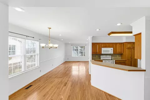 Living - 620 Mason St, Dayton, VA 22821 photo 2 of 5