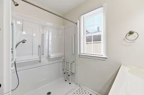 Bath - 620 Mason St, Dayton, VA 22821 photo 3 of 6