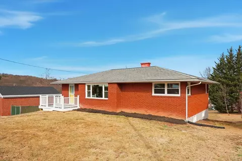 11 Partlow St, Staunton, VA 24401