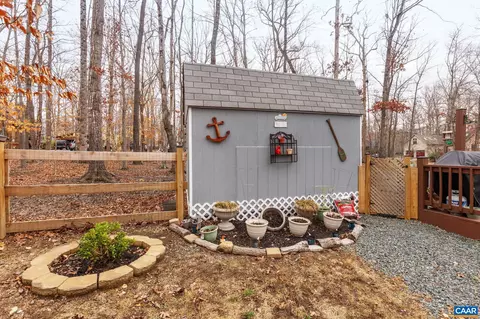 Exterior - 33 Colonial Rd, Palmyra, VA 22963 photo 11 of 13