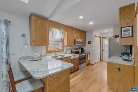 Kitchen - 33 Colonial Rd, Palmyra, VA 22963 photo 2 of 4