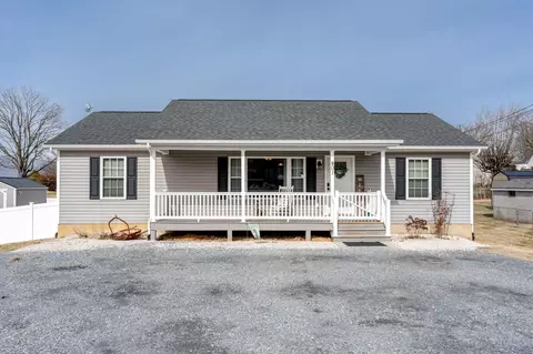 401 W C St W, Elkton, VA 22827