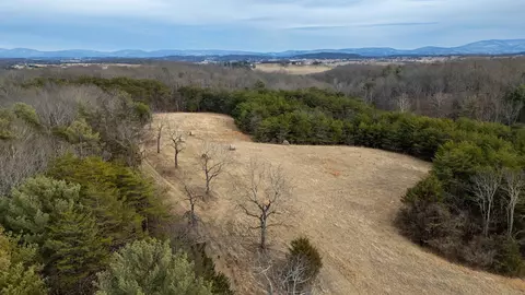 577 Hammond Ln, Staunton, VA 24401
