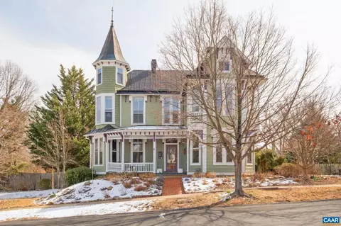 428 Maple Ave, Waynesboro, VA 22980